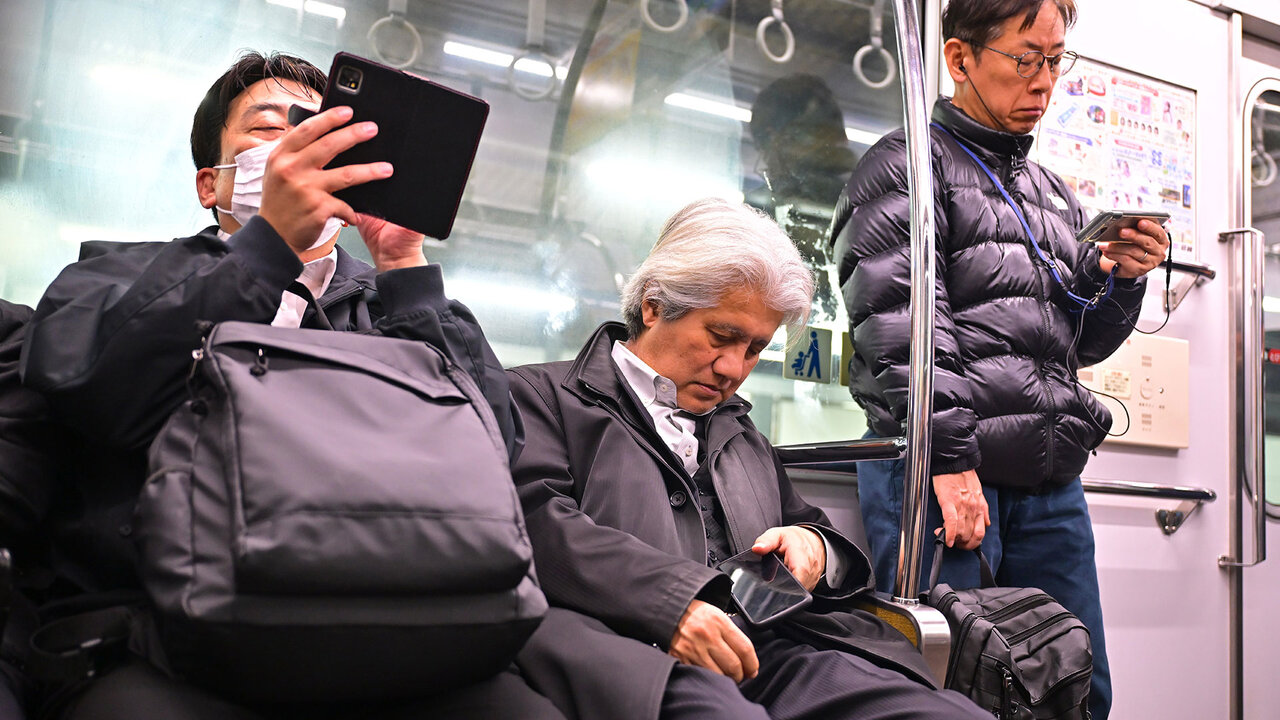 Dans le métro.