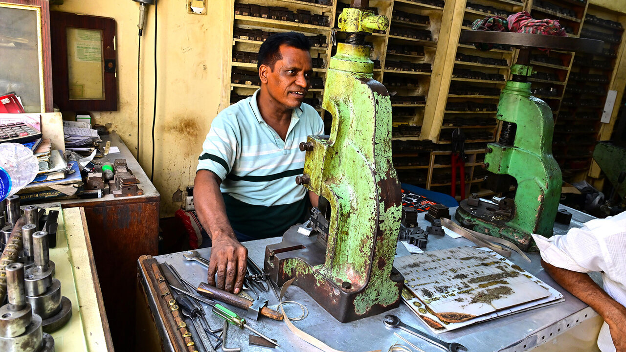 Un fabricant de bijoux